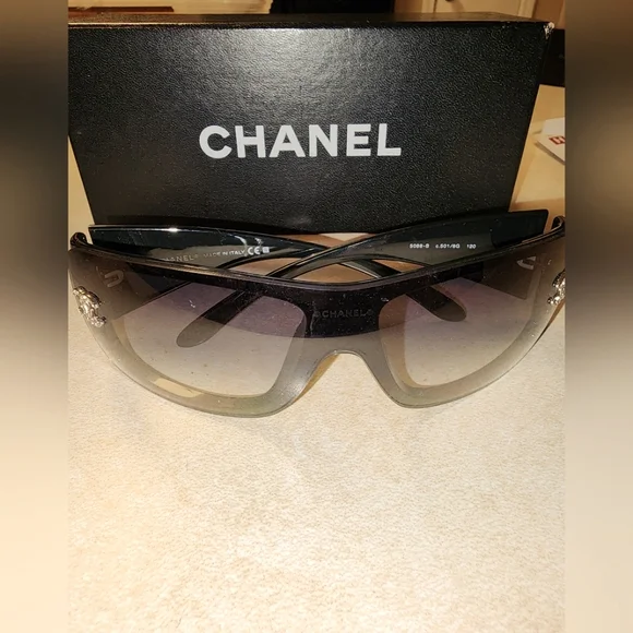 Authentic BLACK CHANEL SUNGLASSES/ SHADES - Picture 2 of 7